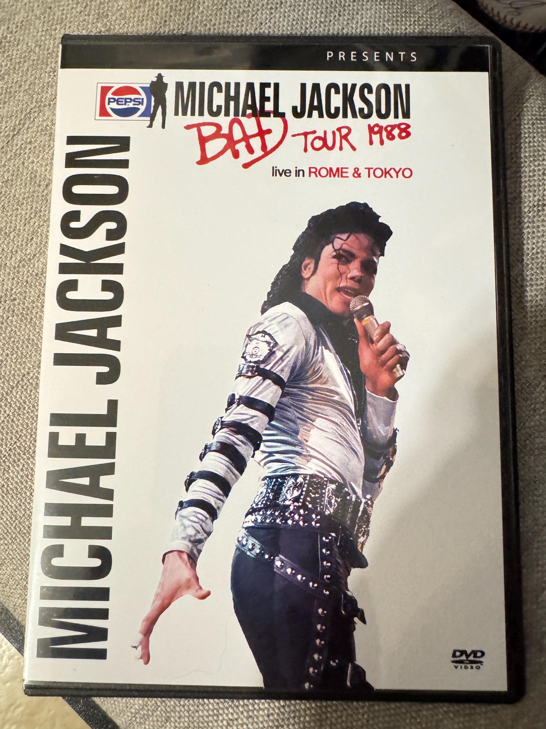 レアなマイケル・ジャクソンのdvd集 新着！マイケル・ジャクソンのBADツアー1988ローマ＆東京のレアDVD