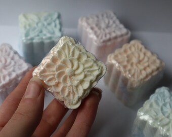 20 bombe da bagno frizzanti, senza sostanze chimiche, idratanti; lavanda, arancia, limone, menta piperita, eucalipto, rosa. SOLO ORDINI ALL'INGROSSO.