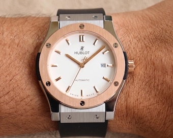 Montre automatique pour homme Hublot bicolore en or rose, cadran blanc, affichage de la date, bracelet en caoutchouc noir