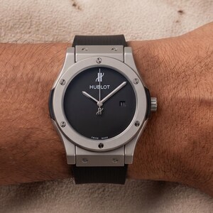 Alle Titan Hublot Automatik Herrenuhr Solide Schwarze Zifferblatt Datumsfenster Schwarz Kautschukband