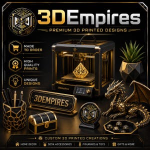 Puede incluir: Una impresora 3D creando una pir&aacute;mide geom&eacute;trica dorada, acompa&ntilde;ada de un organizador de escritorio negro y dorado, un cofre peque&ntilde;o, una figura de drag&oacute;n, una suculenta en maceta geom&eacute;trica y un letrero 3DEmpires sobre fondo oscuro.