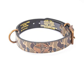 Wilde eend jacht Old School camouflageleren hondenhalsband - antiek koperen logo