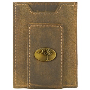Cartera de cuero con bolsillo frontal magnético para hombre de SC Palmetto. Cuero de grano completo color canela vintage con logotipo de latón antiguo