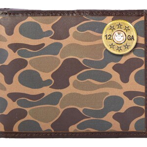 Cartera de cuero con diseño de camuflaje de la vieja escuela para hombre de Shot. Cuero de grano completo con logotipo de cobre antiguo