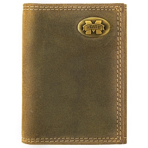 Cartera de cuero triple colegiada para hombre de Mississippi State Bulldogs. Cuero de plena flor color canela vintage con logotipo de latón antiguo