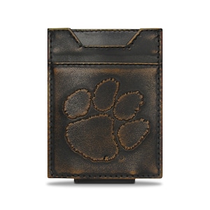 Cartera universitaria de cuero con bolsillo frontal magnético de los Clemson Tigers para hombre. Acabado marrón bruñido de grano completo con logotipo grande grabado.