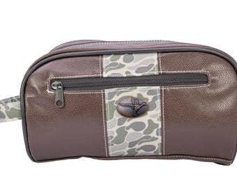 Mallard Men&#39;s Toiletry Dopp Bag. Old School Camo With Brown Pebble PU Finish. Antique Copper Logo.