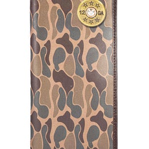 Cartera de cuero con diseño camuflado Old School Secretary para hombre de Shotshell. Cuero de grano completo con logotipo en cobre antiguo