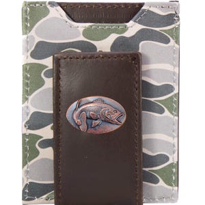Cartera de cuero con diseño de camuflaje de la vieja escuela con bolsillo frontal magnético para hombre de Bass. Cuero de grano completo con logotipo de cobre antiguo
