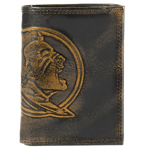 Cartera universitaria de cuero de tres pliegues para hombre de los Florida State Seminoles. Acabado marrón bruñido de grano completo con logotipo grande grabado en relieve