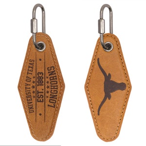 Llavero de cuero de grano completo de los Texas Longhorns. Llavero marrón bruñido y grabado en bronce. Cierre de rosca con forma de rombo vintage.