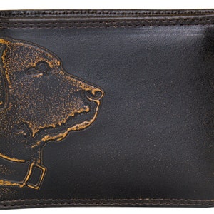 Cartera de cuero plegable para hombre de Lab. Acabado de grano completo bruñido marrón con logotipo grande grabado en relieve