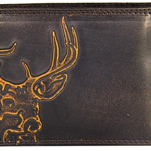 Cartera de cuero plegable Buck para hombre. Acabado de grano completo bruñido en marrón con logotipo grande grabado en relieve