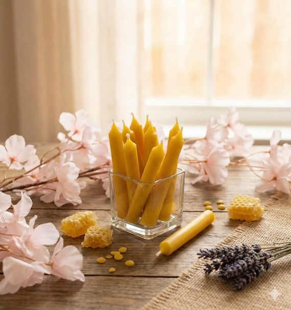 Mini Festliche Kerzen aus 100 % Bienenwachs – 10er Set, handgefertigte Naturkerzen für Advent & Weihnachten
