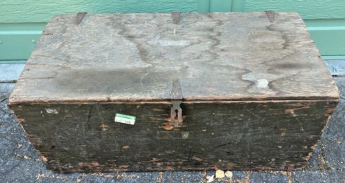 World War II Wood and Metal Foot Locker/Trunk With Tray! WW2 USMC ARMY