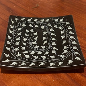 Sgraffito Small Hand Painted Plate 4 1/2&quot;