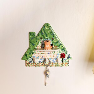 Custom Green Garden Cottage Ceramic Pet Key Holder Wall Key Rack Personalized Portrait Shelf Mailbox Cat Dog Entryway Decor Pet Lover Gift