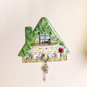 Custom Green Garden Cat Ceramic Key Holder Wall Key Rack Cottage House Shelf Black Cat Mailbox Blue Heart Floral Entryway Decor Cat Gift