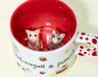 Personalisierte entzückende Haustier-Becher-Gewohnheit 350ml netter handgemachter Nachtisch-Frucht-Erdbeerkuchen-Katzen-Kaffeebecher handbemalt Ihre Idee Housewarming