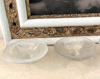 Par de portavelas vintage SILVESTRI IRIDESCENT de vidrio soplado a mano y acabado esmerilado, fabricados en Taiwán.