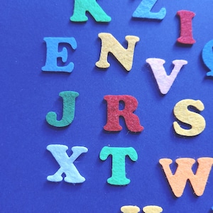 Letras de fieltro de 4 cm (1,57") Letras troqueladas Decoraciones para el aula Elige tus letras Letras personalizadas Vocales Troqueladas Alfabeto