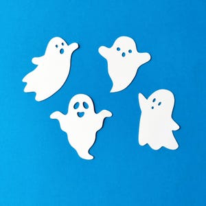 Fantasmas de cartulina de 12 cm/4,72 pulgadas Recortes espeluznantes para Halloween Recortes de fantasmas Decoración espeluznante Fiesta de Halloween Manualidad de fantasmas Fantasmas de Halloween