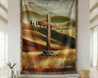 Christian geweven deken gepersonaliseerd. Cadeau voor religieuze gelegenheden. Op maat gemaakte decoratieve deken voor moeder en oma. Dekencadeau met namen.