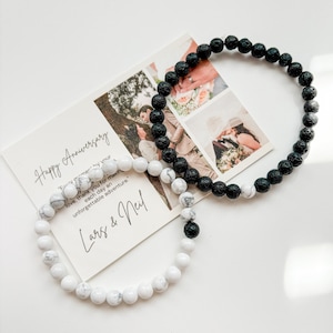 Pulsera para él y para ella, Pulsera para pareja, Pulsera a juego para parejas, Pulsera con nombre, Pulsera con inicial para hombre, Pulsera con inicial de cuentas negras