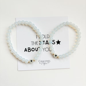Pulsera para él y para ella, Pulsera para pareja, Pulsera a juego para parejas, Pulsera con nombre, Pulsera con inicial para hombre, Pulsera con inicial de cuentas naturales