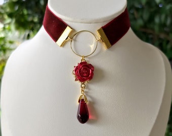 Romantischer weinroter Tropfen-Rosen-Halsband aus Samtglas, goldfarben, elegant