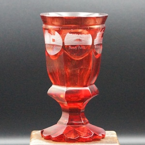 Copa antigua de cristal rubí de estilo Biedermeier