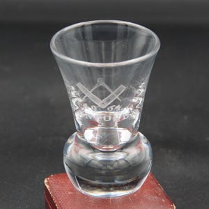 Vintage Freimaurer Glas – Geätztes Winkel & Zirkel