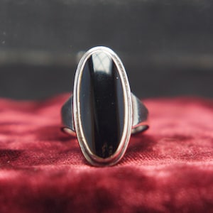 Statement zilveren ring met ovale zwarte steen