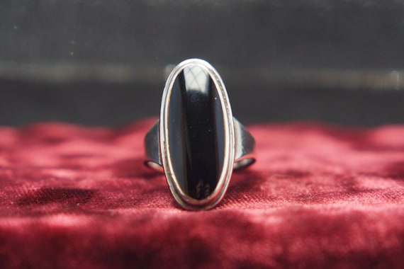 Statement silver ring with oval black stone - image 1