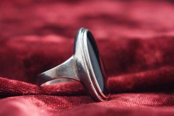 Statement silver ring with oval black stone - image 3