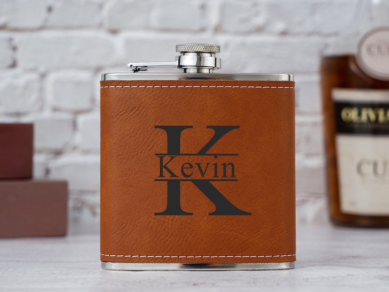 Engraved Leather Flask For Groomsmen,Personalized Flask for Men,Leather Hip Flask,Groomsmen Gifts,Groomsmen proposal,Gifts for Wedding Party zdjęcie 3