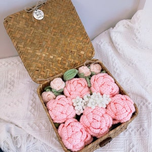 Wedding Pink Rose Gift Box, Crochet flower, crochet Bouquet, Personalized Gift for Lover, Bridal Gifts, Bridesmaid Gifts, Anniversary Gifts