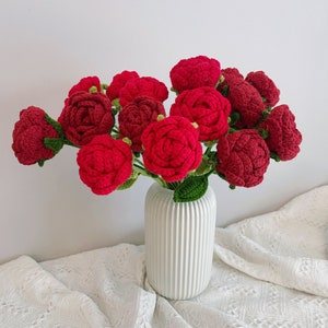 Gehäkelte Rose Blume, gehäkelte Blumenstrauß, Hochzeitsaccessoires, personalisiertes Geschenk für Liebhaber, Hauptdekoration, Schreibtischdekoration, einzelne Rose