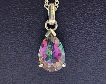 Collana in argento sterling con topazio mistico e splendida catena Figaro, topazio a forma di pera