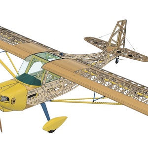 Puede incluir: Un modelo de avión de madera con un esquema de pintura amarillo y marrón. El modelo está detallado con una estructura interna visible y una hélice.