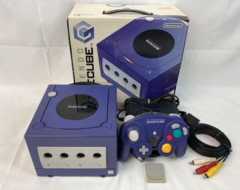 Ensemble de consoles de jeu Nintendo GameCube violet avec manette