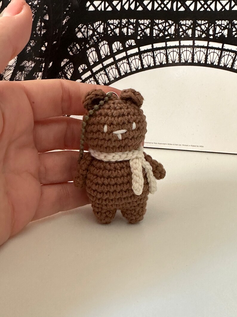 Brelok do kluczy z szydełkowym misiem, breloczek do kluczy z amigurumi, ręcznie robiony brelok dla pary, uroczy brelok do torebki, prezent dla niej Brown Bear