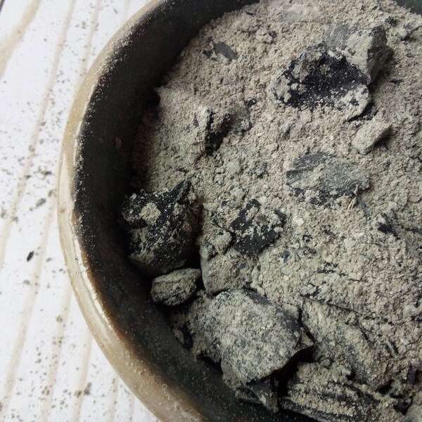 Wood Ash - Unsifted, New England Hardwoods: Maple, Oak, Cherry, Birch (Chicken Dust Bath - Soap - Compost - Gardening - Clean - Biochar)