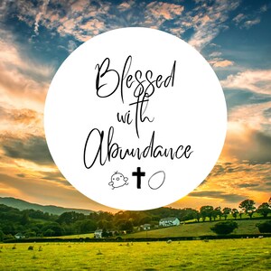Etiket eierdoos "Blessed with Abundance" met kruis, schattige kip en ei illustratie - sticker eierdoos - cadeau kip - achtertuin