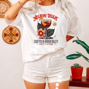 Negroni T-Shirt, Vintage Cocktail Shirt, Retro Cartoon Shirt, Gift for Cocktail Lovers, Retro Shirt Tops, Unisex Aesthetic Tee, Drinking Tee