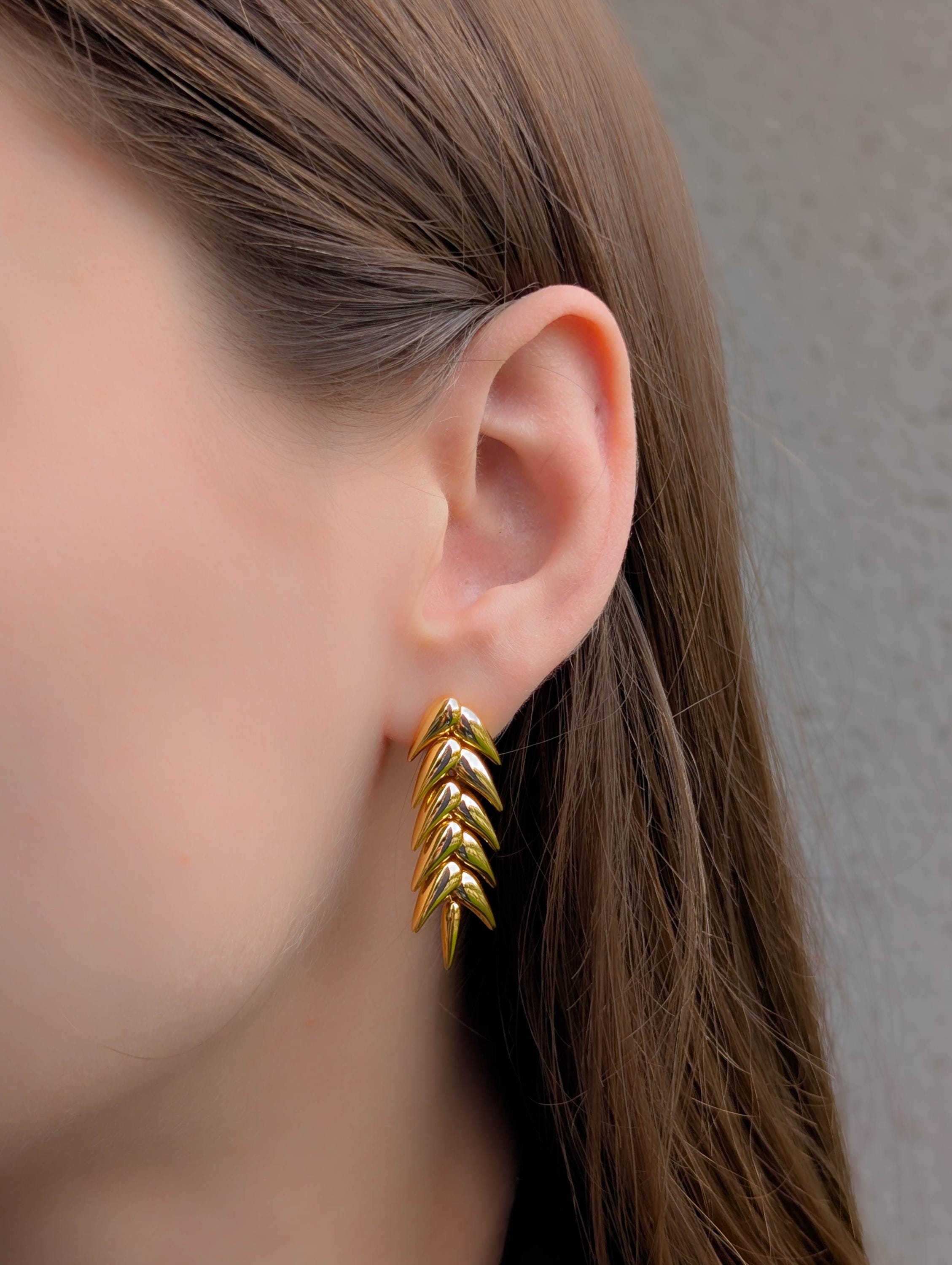 Youthway Orecchini lucidi progettati con ape dorata per le donne Regalo Gioielli alla moda Creazione di orecchini impermeabili in acciaio inossidabile  36