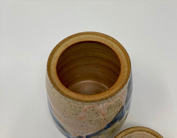 茶色と緑の斑点模様の陶器瓶 陶物」の615万点の