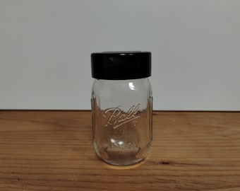 Miniature mason jar w/2 sided pour & shake spice lid