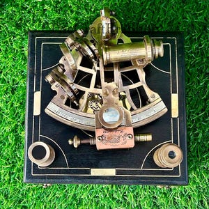 Messing nautische sextant met houten kist en dubbele telescoop, maritiem navigatie-instrument, verzamelobject nautisch decor-astrolabium schepen sextant
