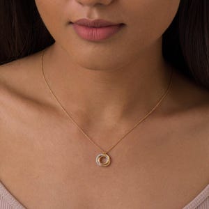 Sierlijke diamanten dubbele cirkelketting, 14K massief gouden gelaagdheid natuurlijke diamanten ketting, in elkaar grijpende cirkel designer ketting, cadeau voor haar
